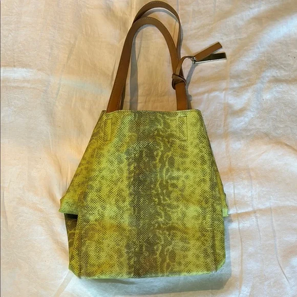 Vibrant Green Textured Tote with Tan Leather Handles - Picture 7 of 7